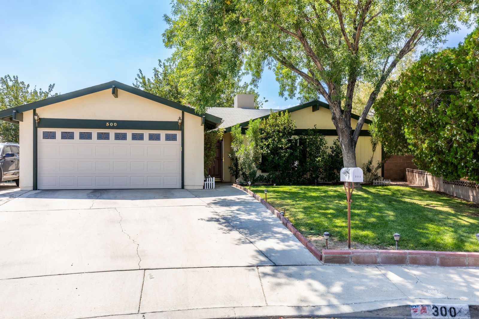 300 Mari Court Ridgecrest, CA 93555 - Photo 2 of 33 a view of a house with a yard