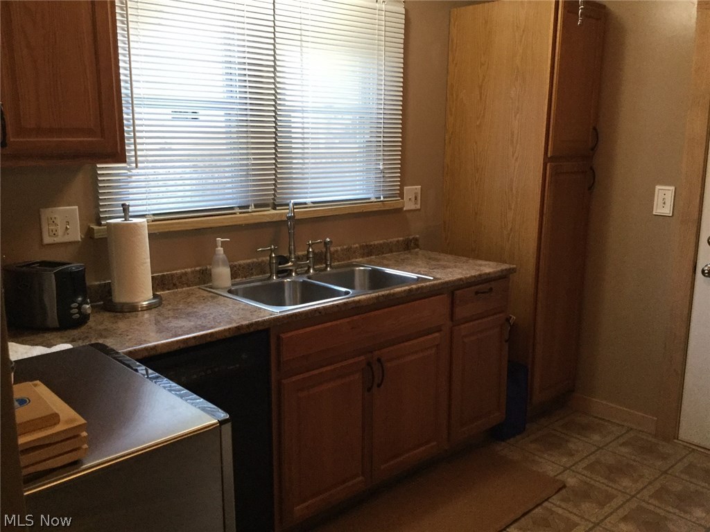 4546 Broadview Road Cleveland, OH 44109 - Photo 5 of 12