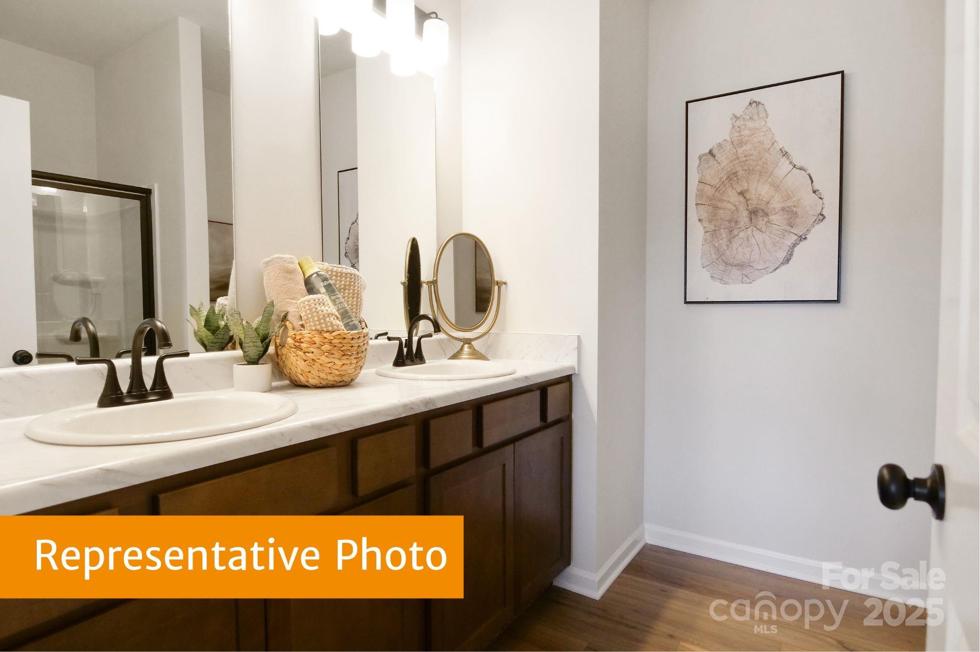 5620 Ringneck Road Charlotte, NC 28216 - Photo 15 of 24 a view of bathroom with mirror