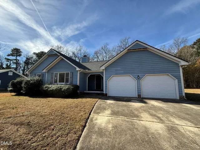 $2,200 | 405 Avent Circle, Holly Springs, NC 27540