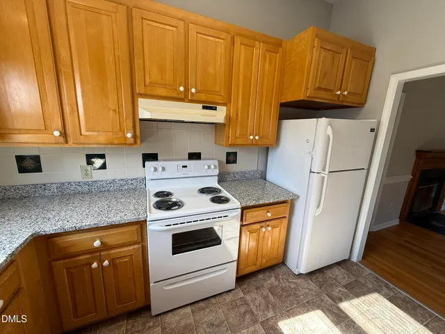 $2,200 | 405 Avent Circle, Holly Springs, NC 27540