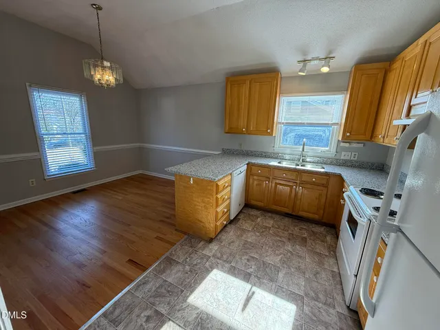 $2,200 | 405 Avent Circle, Holly Springs, NC 27540