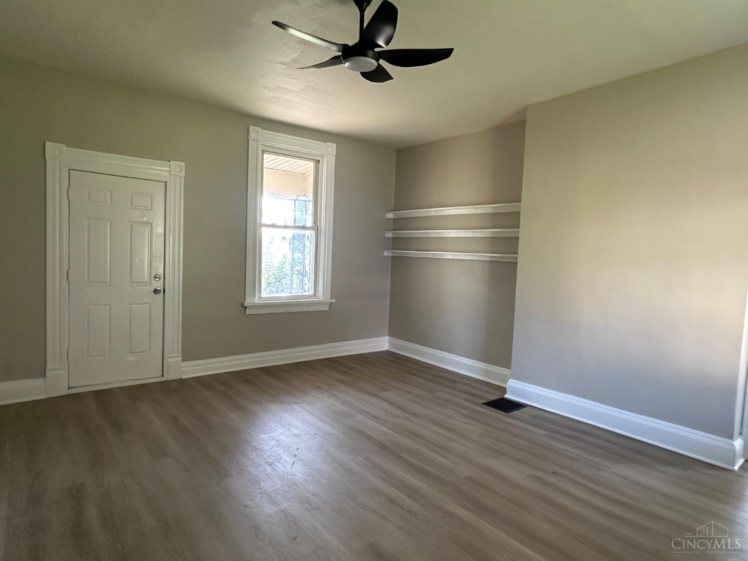 3151 River Road Cincinnati, OH 45204 - Photo 5 of 26 First floor unit (1 bedroom unit) living room.