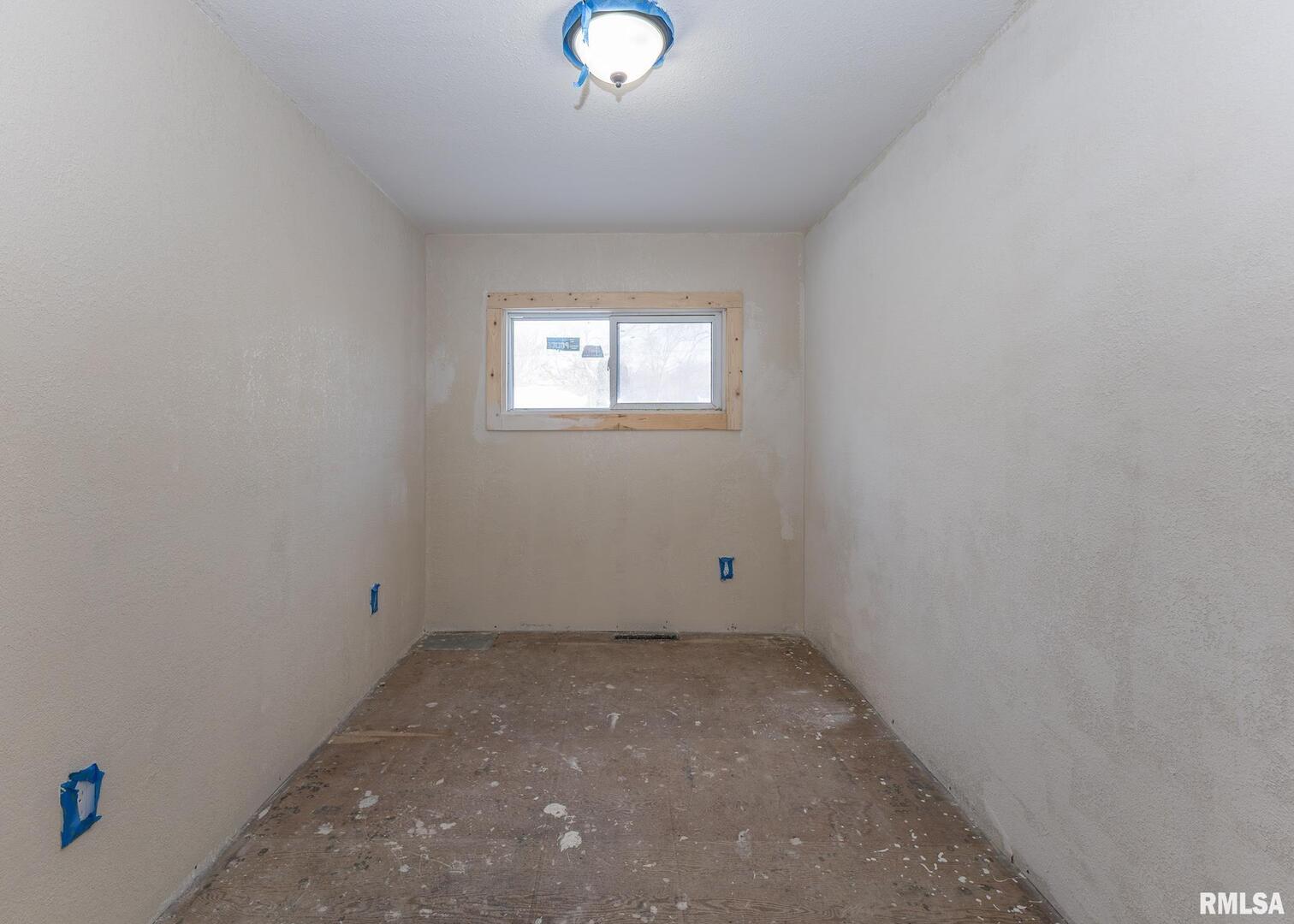 513 3rd Street Camanche, IA 52730 - Photo 11 of 13 an empty room with windows