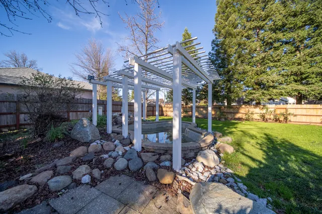 $525,000 | 5890 Shadow Glen Drive, Redding, CA 96003