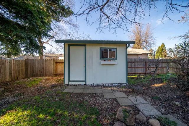 $525,000 | 5890 Shadow Glen Drive, Redding, CA 96003