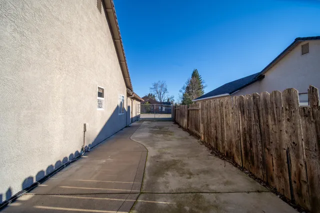 $525,000 | 5890 Shadow Glen Drive, Redding, CA 96003