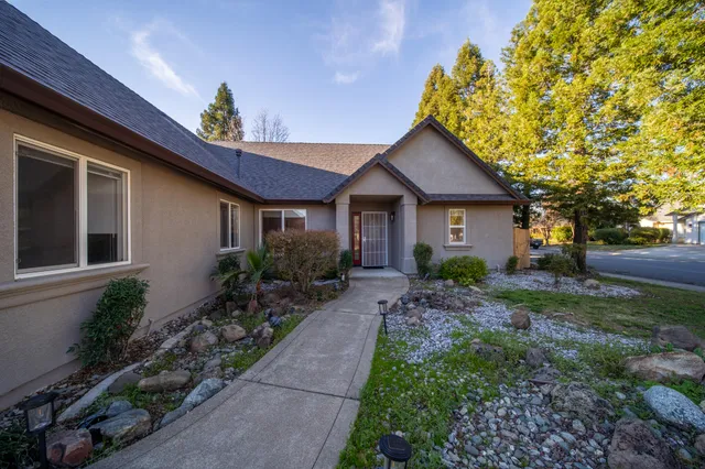 $525,000 | 5890 Shadow Glen Drive, Redding, CA 96003