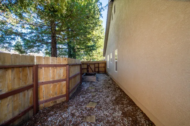 $525,000 | 5890 Shadow Glen Drive, Redding, CA 96003