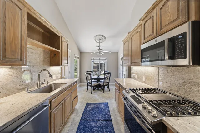 $525,000 | 5890 Shadow Glen Drive, Redding, CA 96003