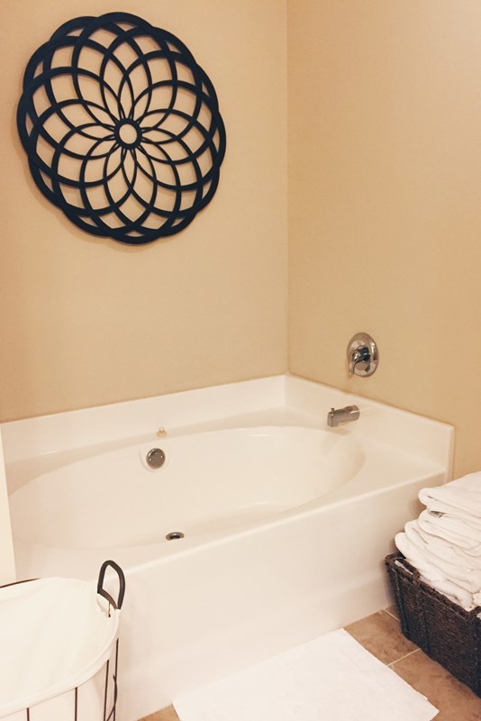 232 Sanders Road Macon, GA 31210 - Photo 32 of 33 a bathroom with a bathtub