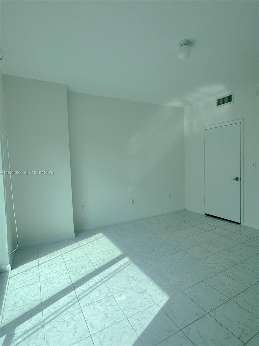 244 Biscayne Boulevard, Unit 1405 Miami, FL 33132 - Photo 9 of 13