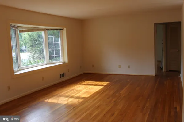 $3,550 | 545 Beall Avenue, Rockville, MD 20850