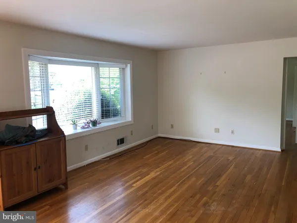 $3,550 | 545 Beall Avenue, Rockville, MD 20850