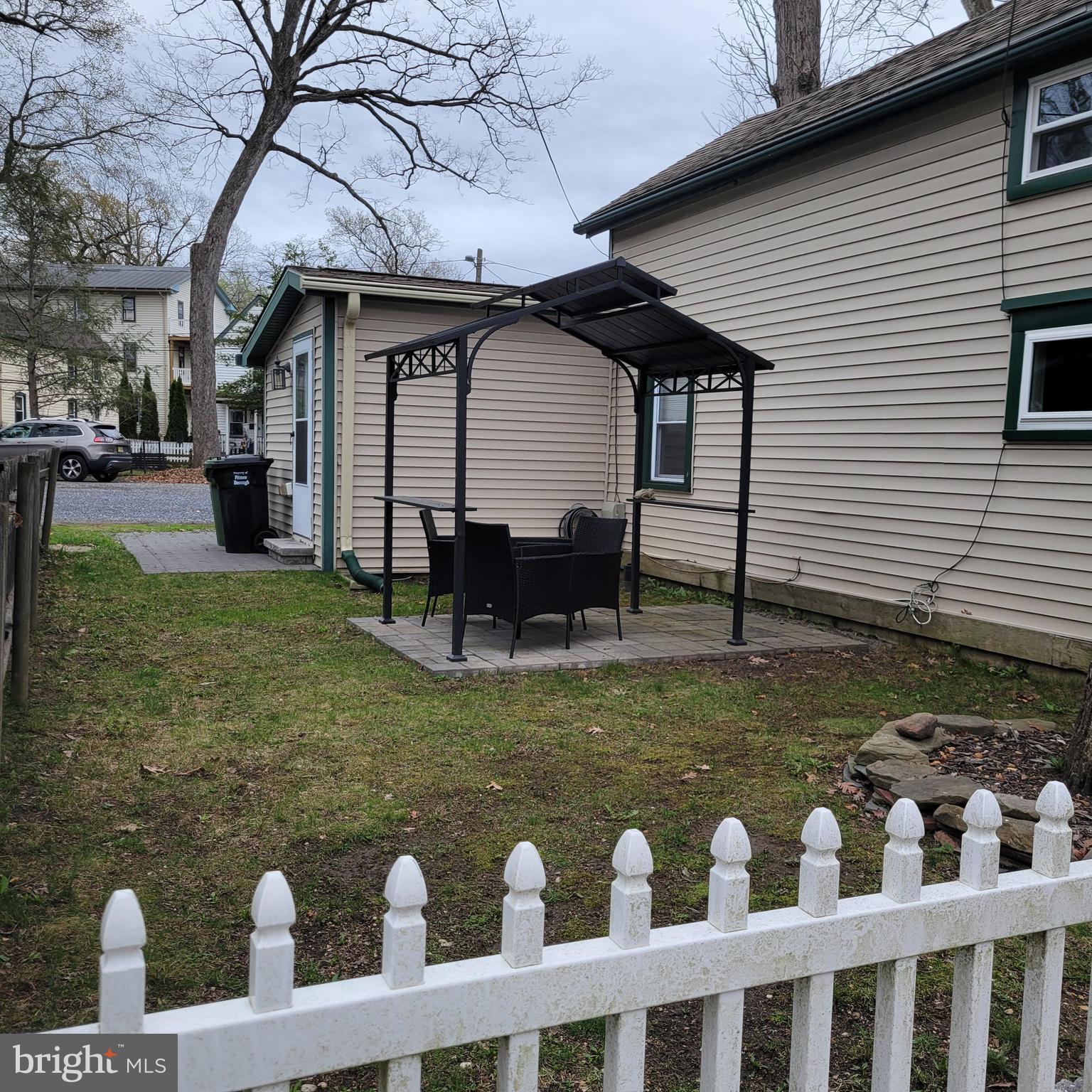 127 2nd Avenue Pitman, NJ 08071 - Photo 28 of 36 a front view of a house with garden