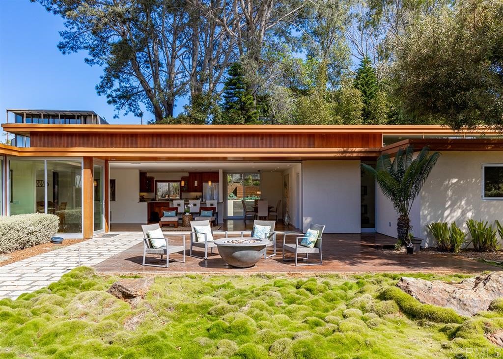 560 Orchid Lane Del Mar, CA 92014 - Photo 3 of 25