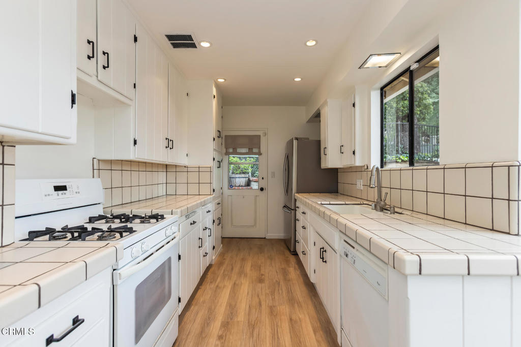 5209 Alta Canyada Road La Canada Flintridge, CA 91011 - Photo 17 of 44 5209AltaCanyadaRd-28