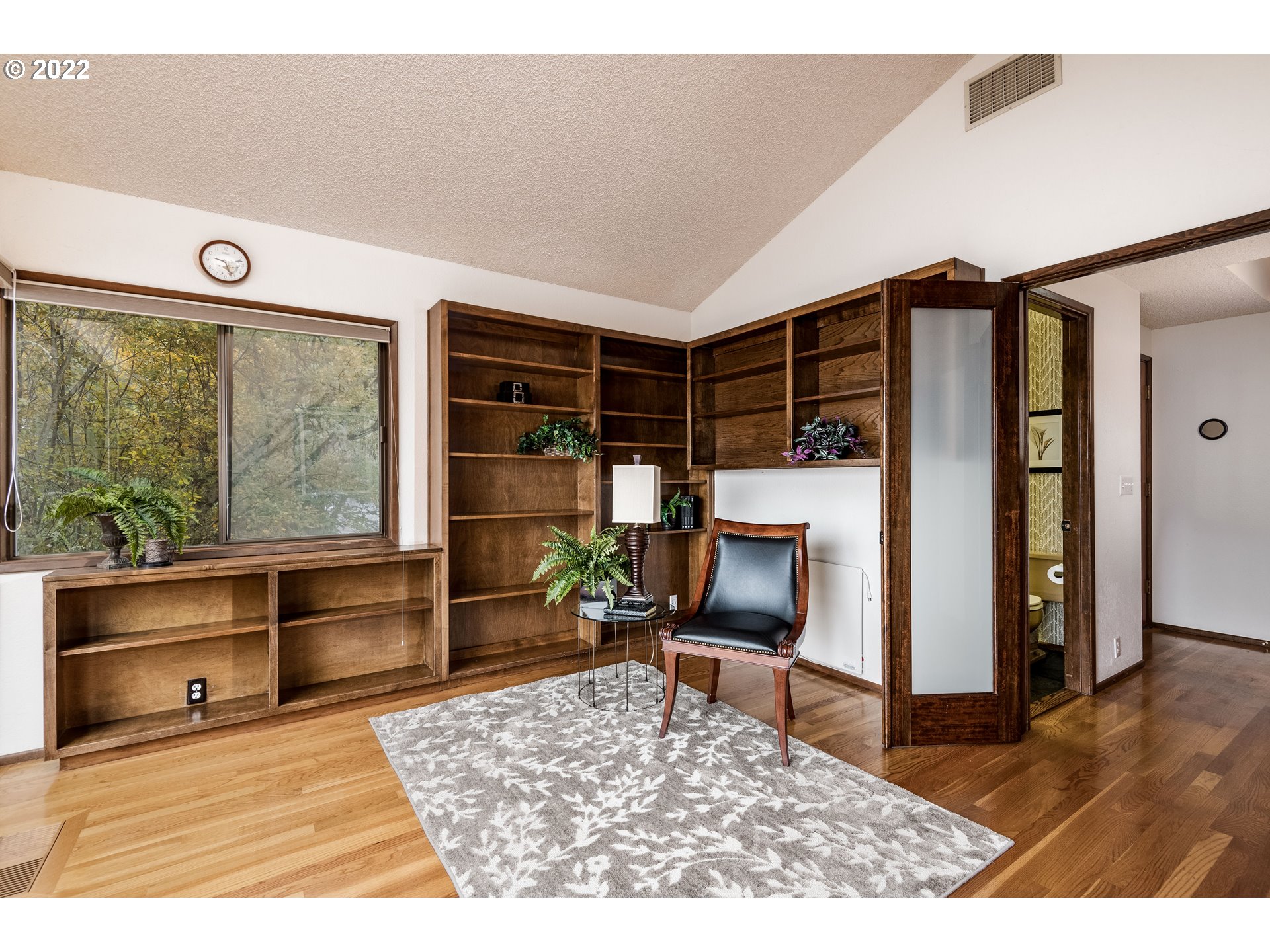 635 Startouch Drive Eugene, OR 97405 - Photo 14 of 28 a living room with furniture rug and window