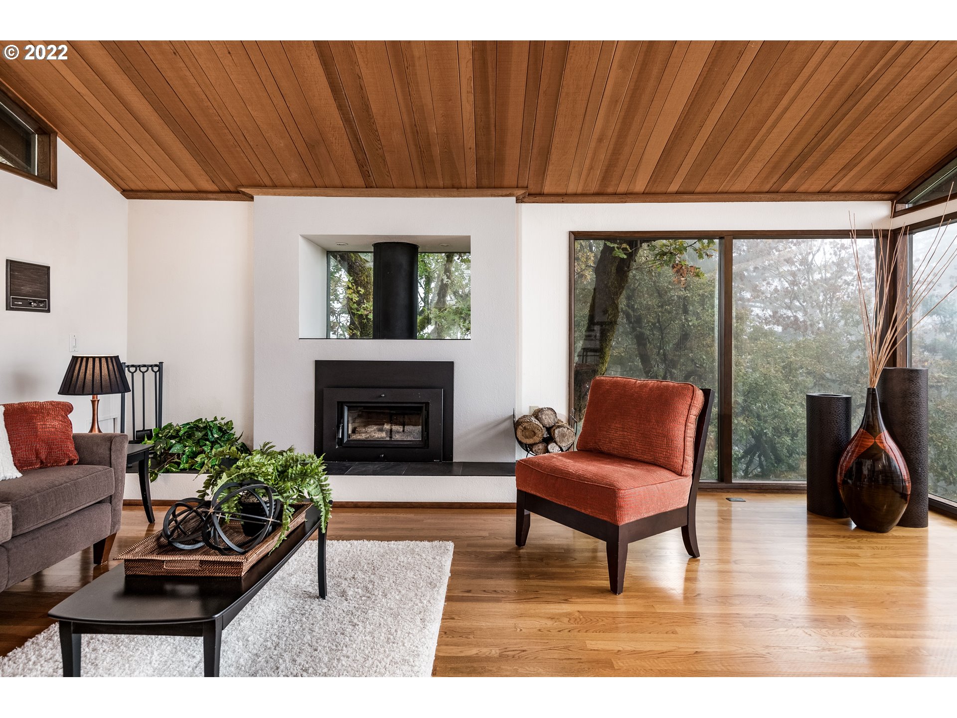 635 Startouch Drive Eugene, OR 97405 - Photo 3 of 28 a living room with furniture and a fireplace