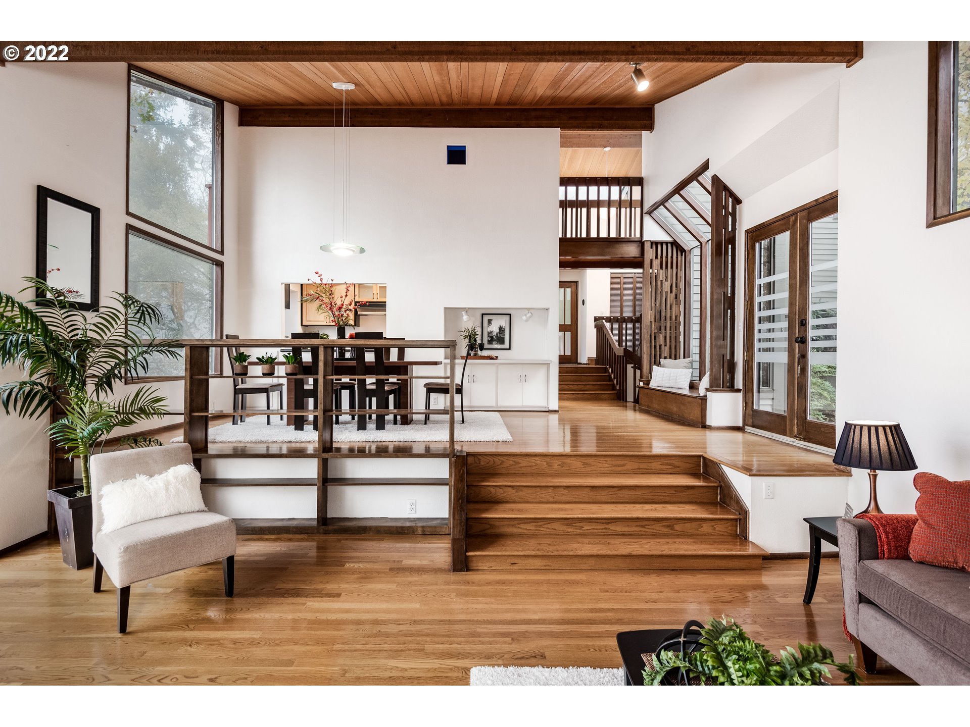 635 Startouch Drive Eugene, OR 97405 - Photo 9 of 28 a living room with furniture