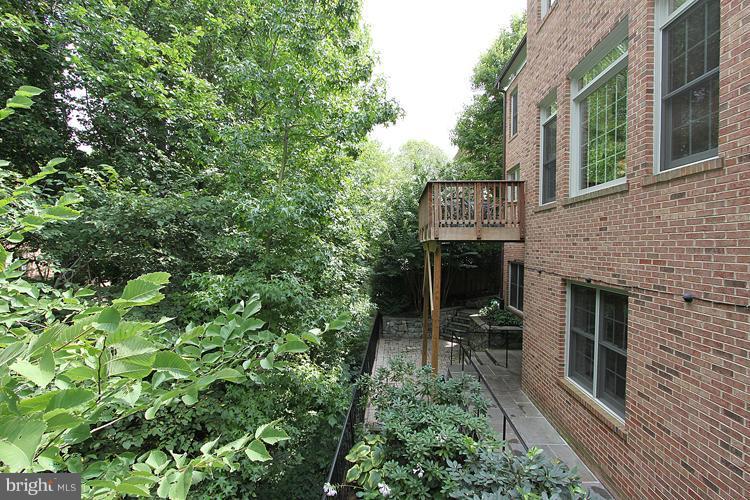 5119 Warren Place Northwest Washington, DC 20016 - Photo 27 of 30 a backyard of a house with lots of green space