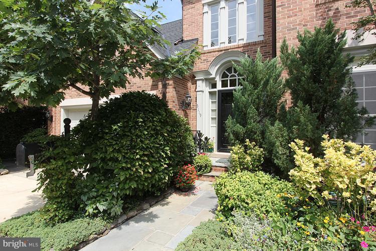 5119 Warren Place Northwest Washington, DC 20016 - Photo 3 of 30 a view of a large yard with plants and trees