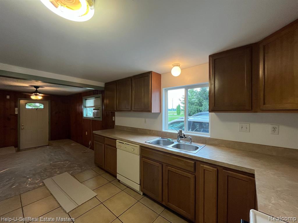 1423 Minnesota Road Port Huron, MI 48060 - Photo 7 of 23