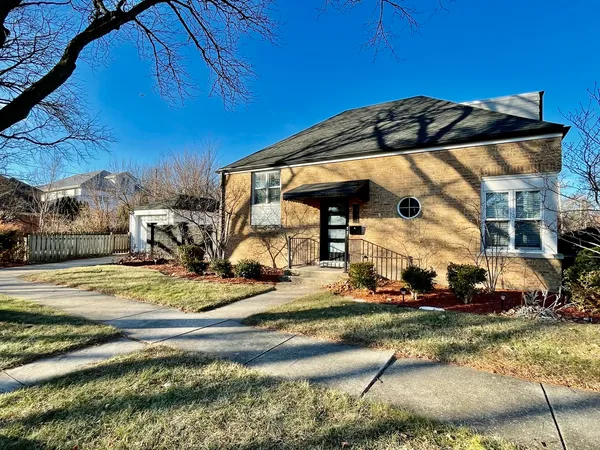 $2,950 | 3701 West North Shore Avenue, Lincolnwood, IL 60712