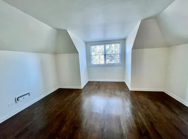 $2,950 | 3701 West North Shore Avenue, Lincolnwood, IL 60712