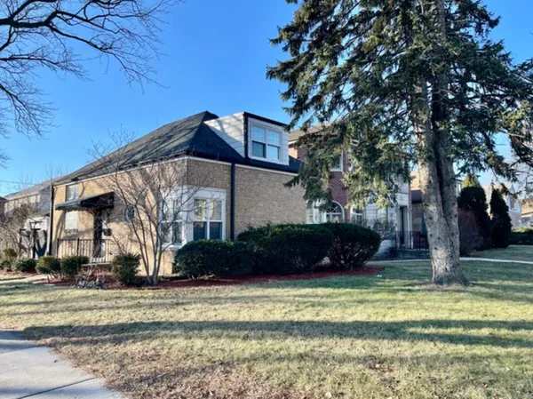 $2,950 | 3701 West North Shore Avenue, Lincolnwood, IL 60712