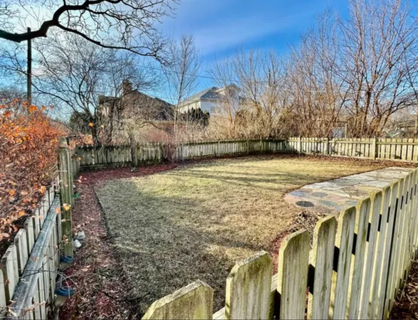 $2,950 | 3701 West North Shore Avenue, Lincolnwood, IL 60712