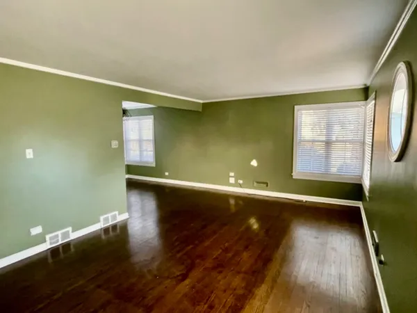 $2,950 | 3701 West North Shore Avenue, Lincolnwood, IL 60712