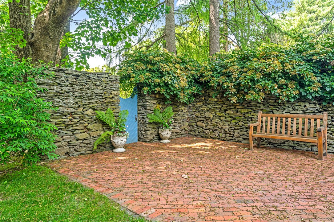 506 Clarks Row Bristol, RI 02809 - Photo 31 of 45