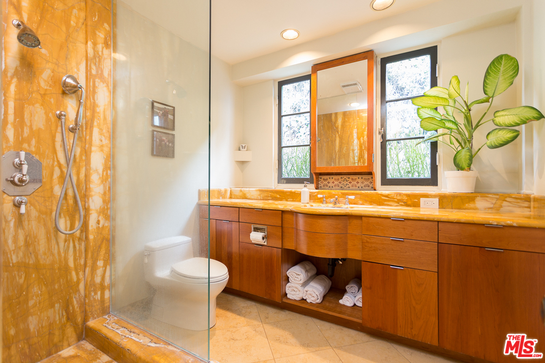 6764 Milner Road Los Angeles, CA 90068 - Photo 11 of 25 Gallery Image 11