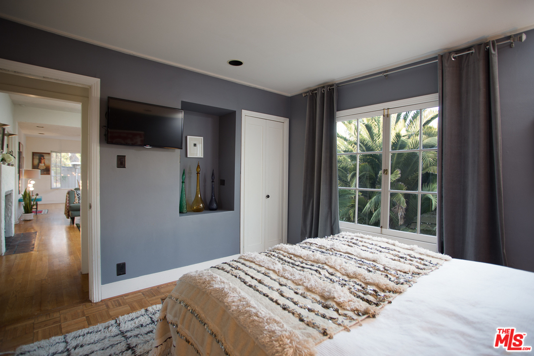 6764 Milner Road Los Angeles, CA 90068 - Photo 13 of 25 Gallery Image 13