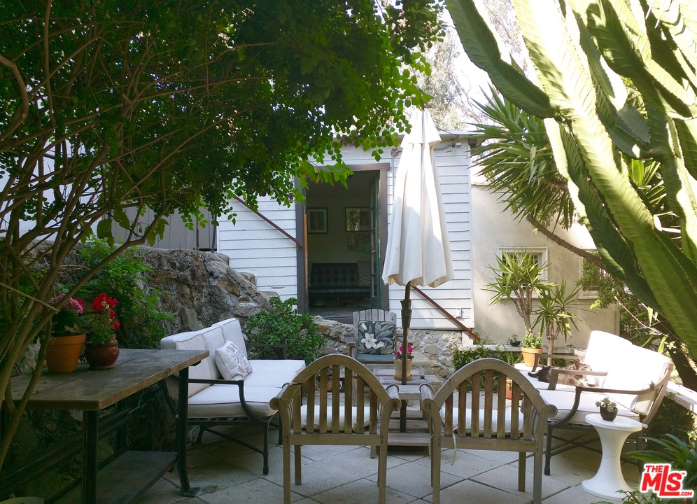 6764 Milner Road Los Angeles, CA 90068 - Photo 17 of 25 Gallery Image 17