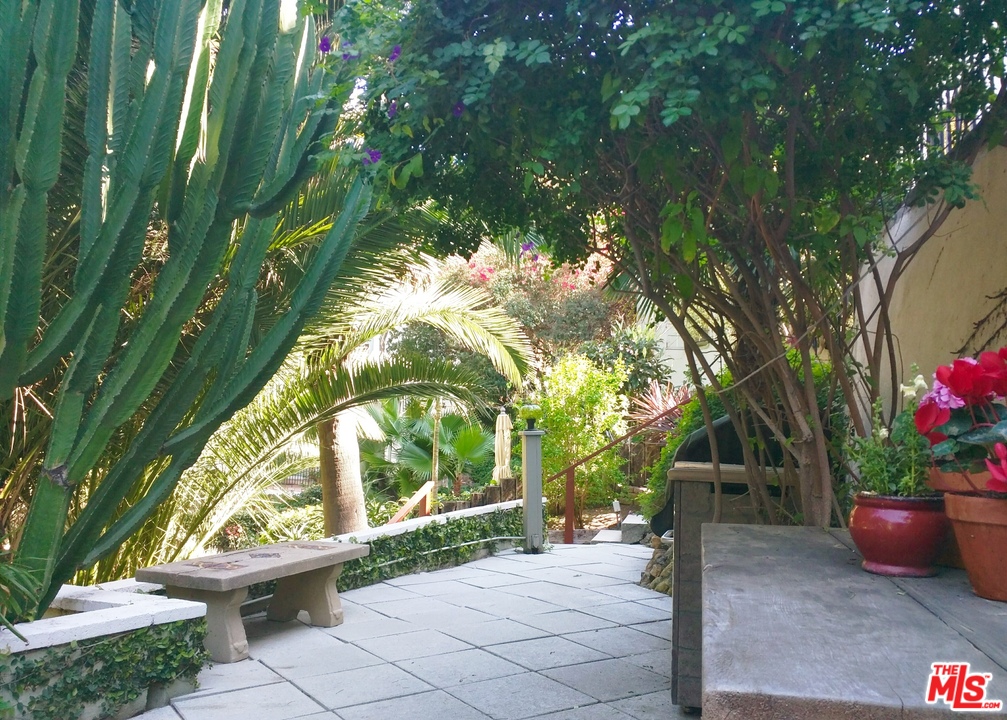 6764 Milner Road Los Angeles, CA 90068 - Photo 19 of 25 Gallery Image 19