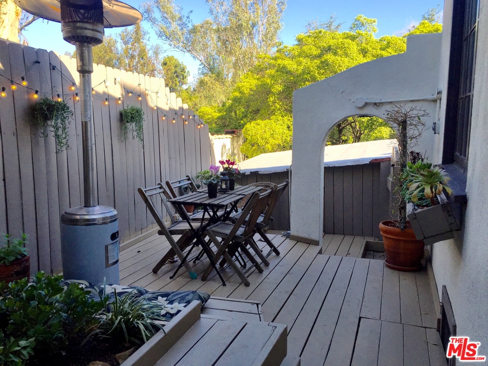 6764 Milner Road Los Angeles, CA 90068 - Photo 20 of 25 Gallery Image 20