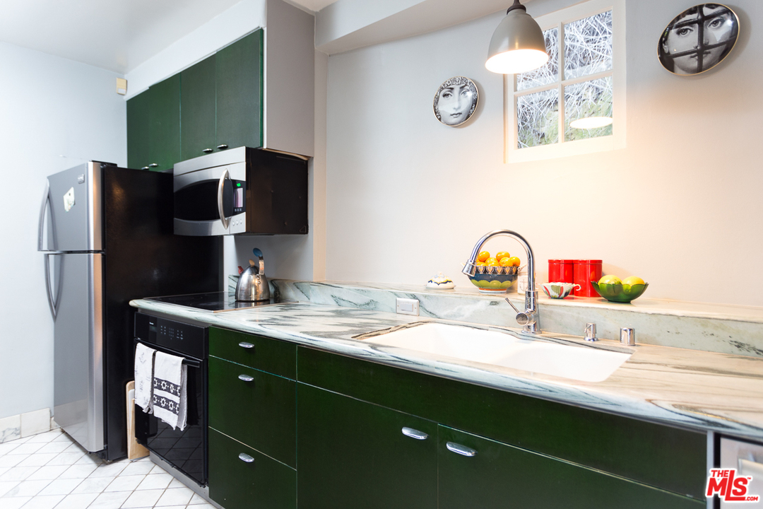 6764 Milner Road Los Angeles, CA 90068 - Photo 7 of 25 Gallery Image 7