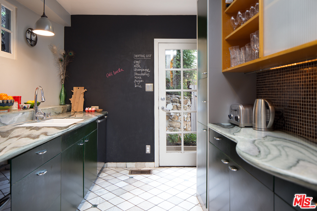 6764 Milner Road Los Angeles, CA 90068 - Photo 8 of 25 Gallery Image 8