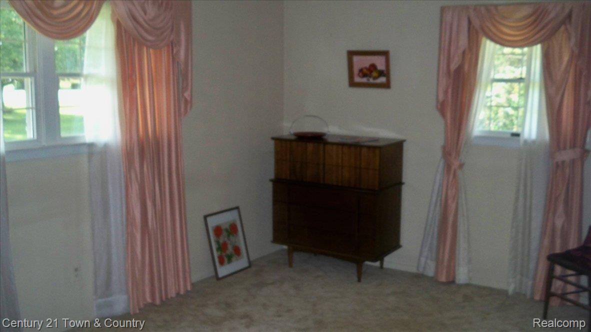 290 Booth Road Troy, MI 48085 - Photo 9 of 24 100_3292