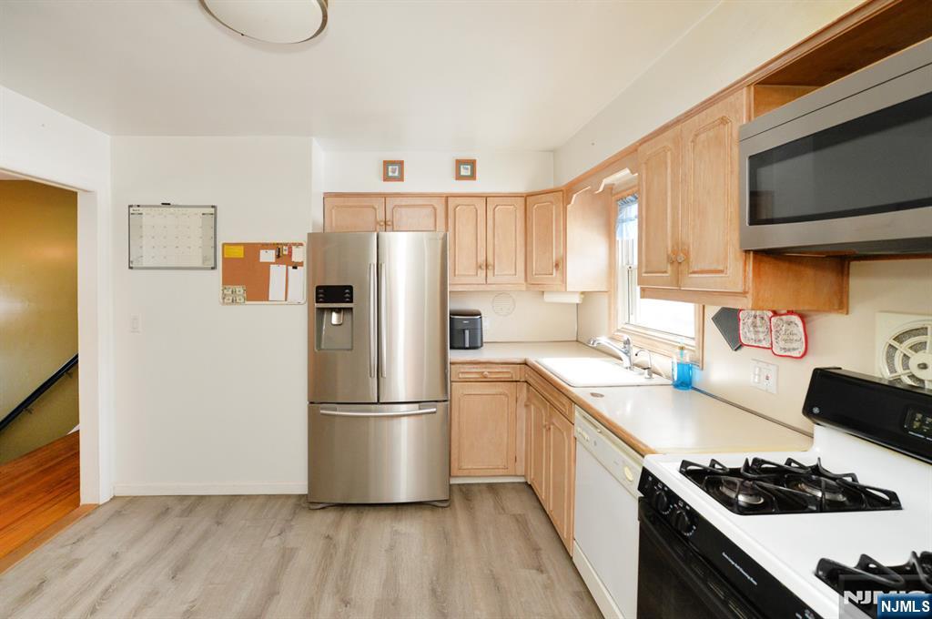 454 East Ridgewood Avenue Paramus, NJ 07652 - Photo 14 of 28