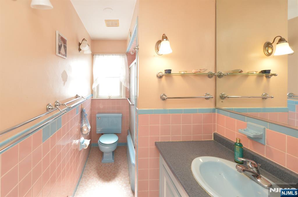 454 East Ridgewood Avenue Paramus, NJ 07652 - Photo 15 of 28