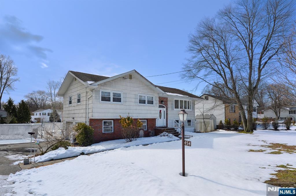 454 East Ridgewood Avenue Paramus, NJ 07652 - Photo 2 of 28