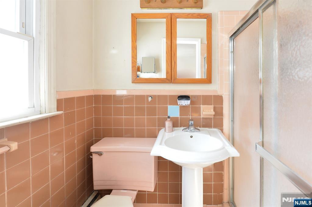 454 East Ridgewood Avenue Paramus, NJ 07652 - Photo 21 of 28