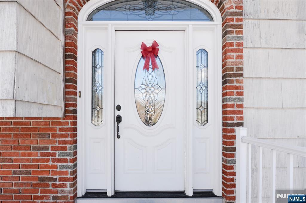 454 East Ridgewood Avenue Paramus, NJ 07652 - Photo 3 of 28