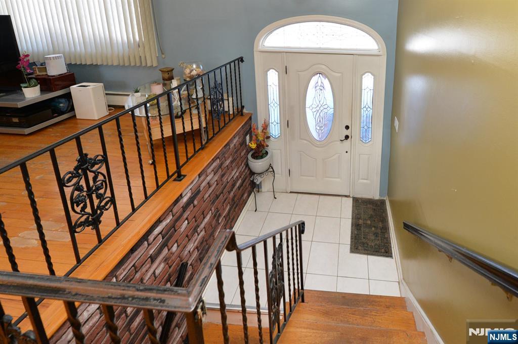 454 East Ridgewood Avenue Paramus, NJ 07652 - Photo 5 of 28