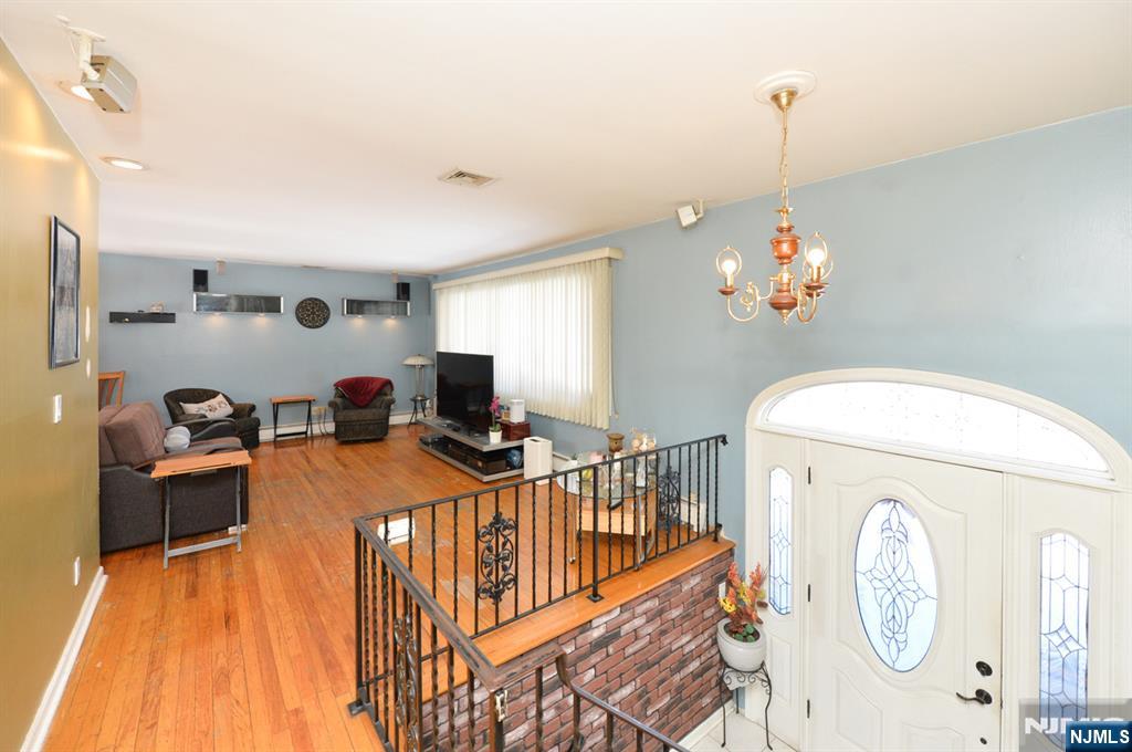 454 East Ridgewood Avenue Paramus, NJ 07652 - Photo 7 of 28