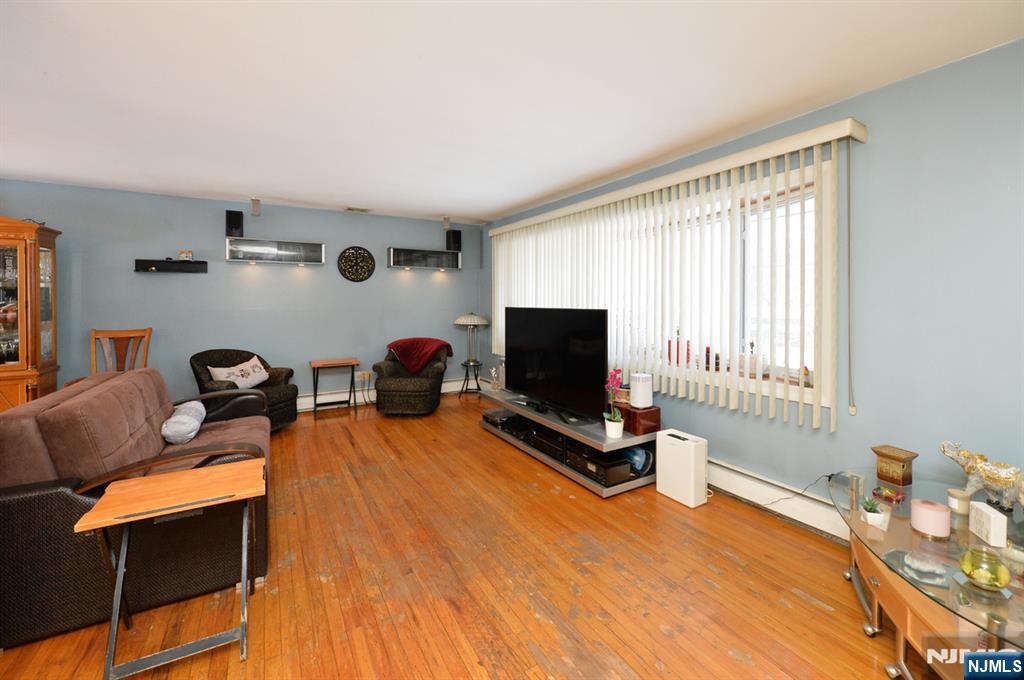 454 East Ridgewood Avenue Paramus, NJ 07652 - Photo 8 of 28