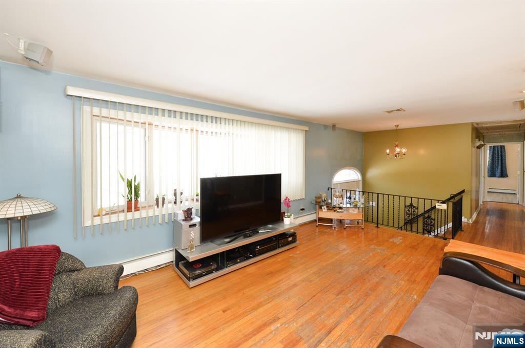 454 East Ridgewood Avenue Paramus, NJ 07652 - Photo 9 of 28